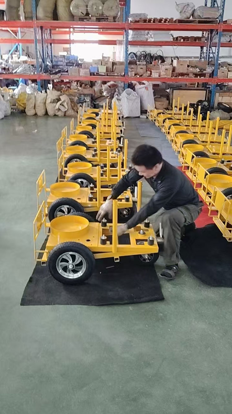 कजाकिस्तान के लिए कोल्ड पेंट रोड मार्किंग मशीन, अनुरूप विनिर्माण उत्कृष्टता को उजागर करना